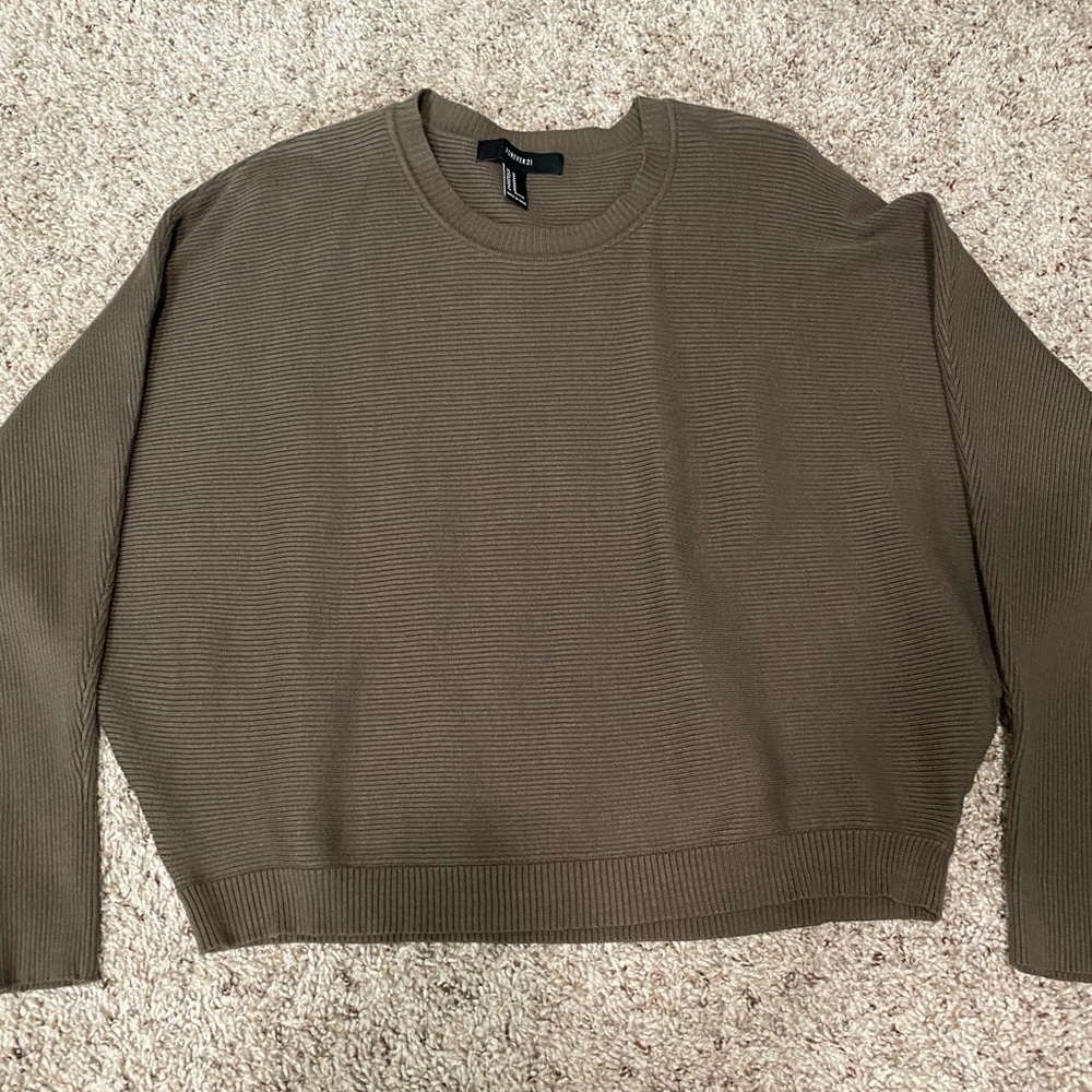 Ribbed dolman sleeve sweater - size medium
